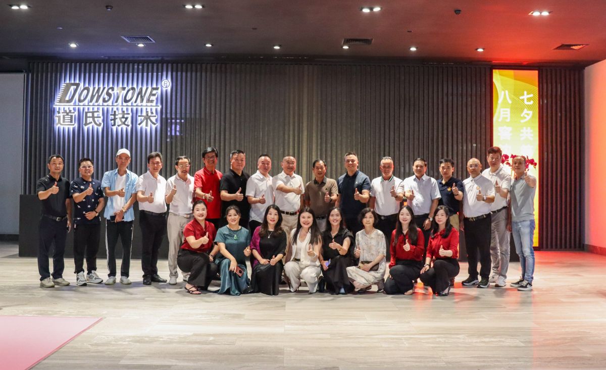 強(qiáng)強(qiáng)聯(lián)合，共謀新篇！新明珠集團(tuán)董事長葉德林蒞臨道氏技術(shù)總部，共商合作新未來